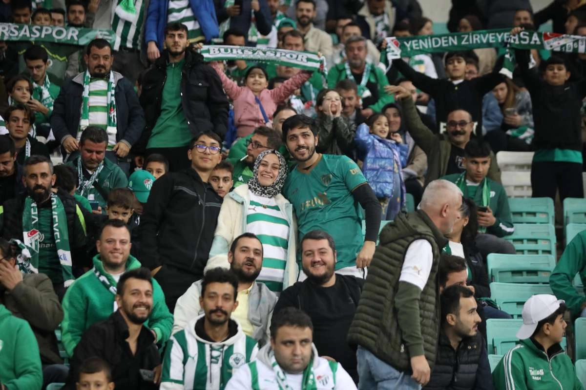(FOTO GALERİ) Bursaspor-Menemen FK Taraftar Fotoğrafları-1