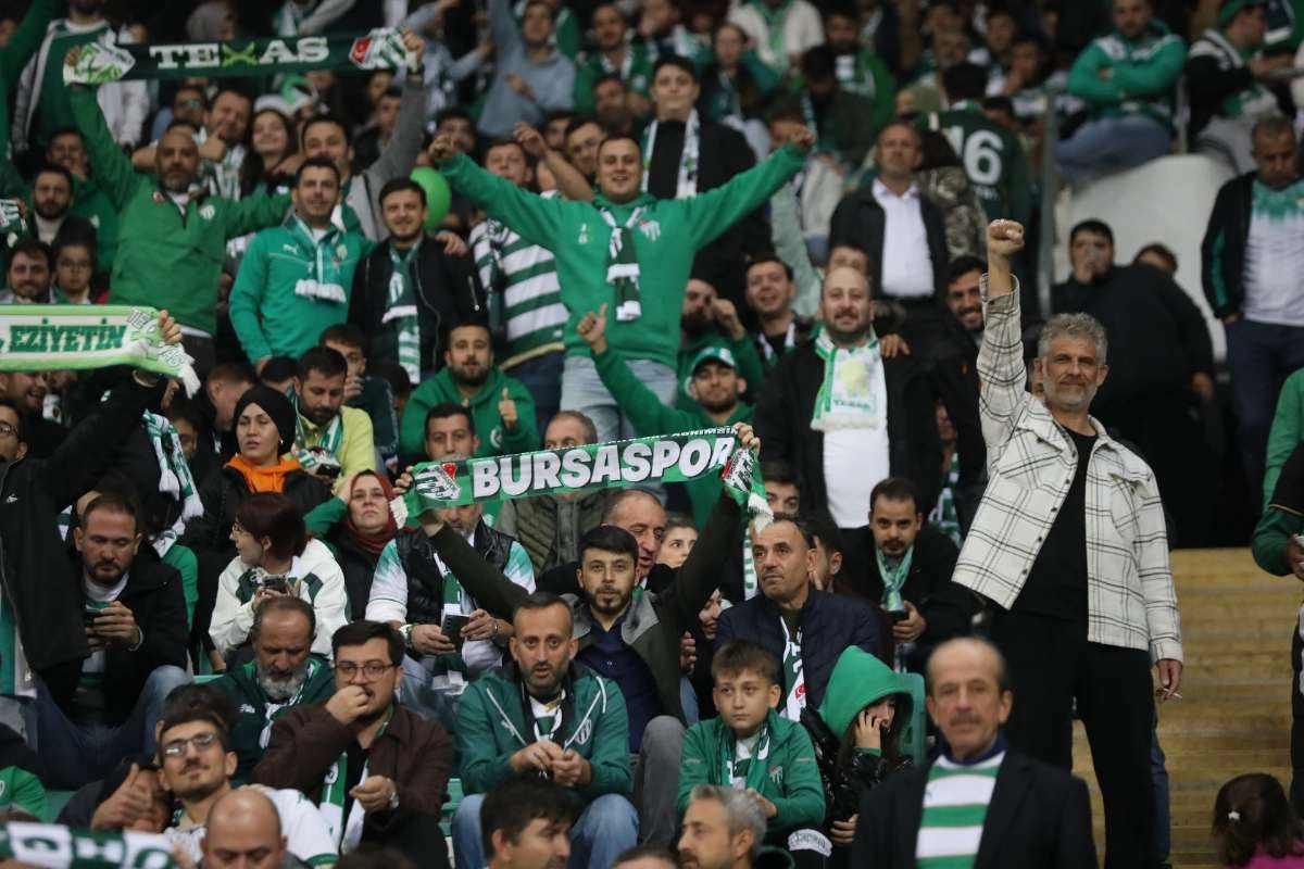 (FOTO GALERİ) Bursaspor-Menemen FK Taraftar Fotoğrafları-1