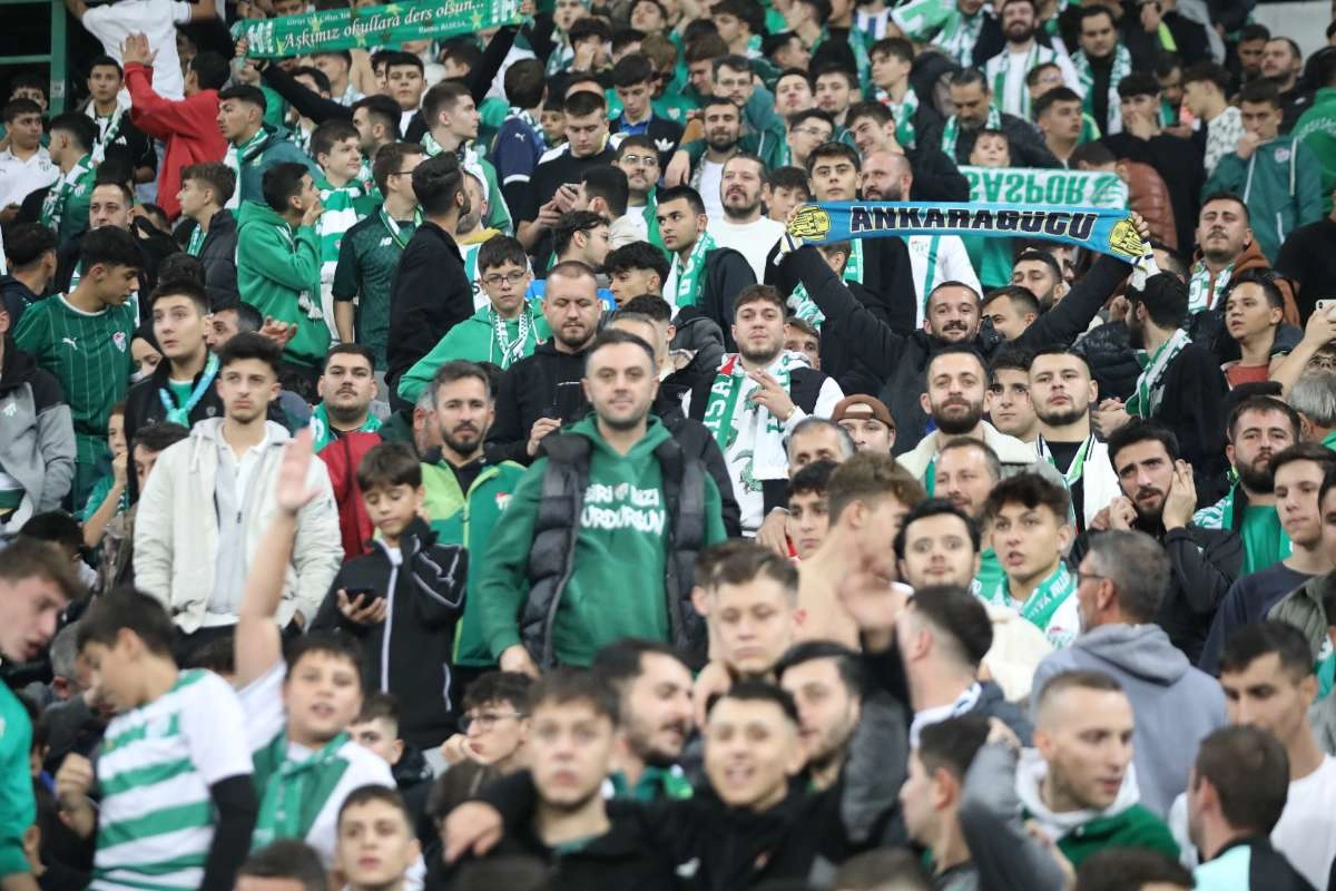 (FOTO GALERİ) Bursaspor-Menemen FK Taraftar Fotoğrafları-1