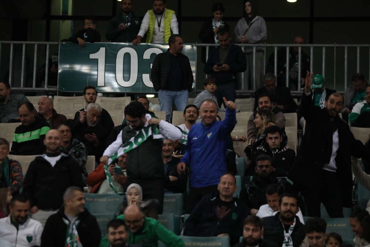 (FOTO GALERİ) Bursaspor-Menemen FK Taraftar Fotoğrafları-1