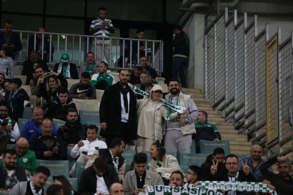 (FOTO GALERİ) Bursaspor-Menemen FK Taraftar Fotoğrafları-1