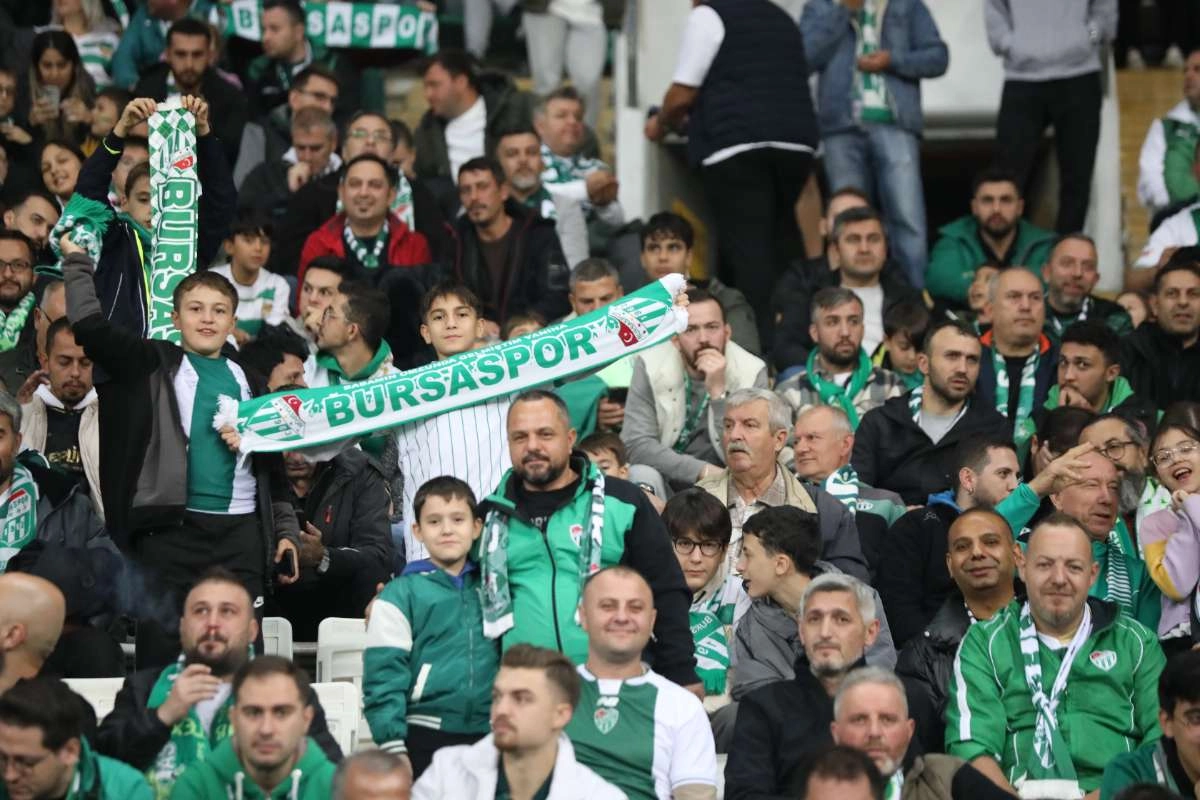 (FOTO GALERİ) Bursaspor-Menemen FK Taraftar Fotoğrafları-1
