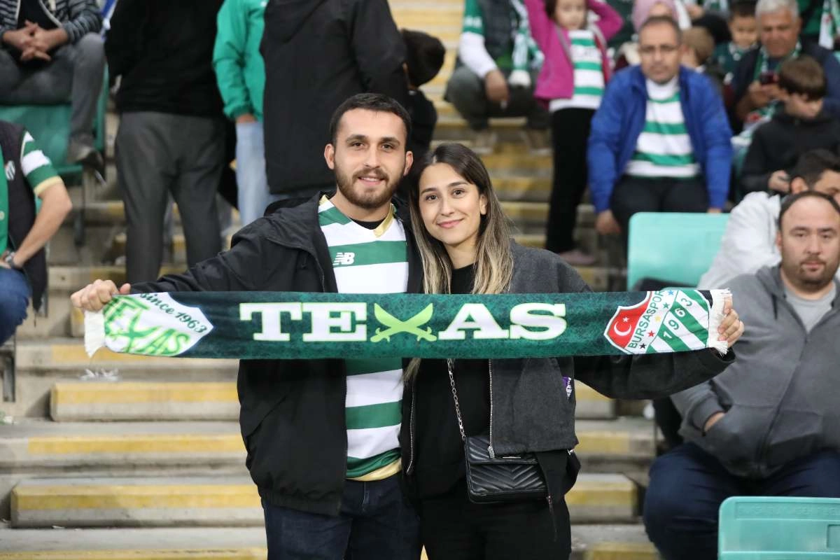(FOTO GALERİ) Bursaspor-Menemen FK Taraftar Fotoğrafları-1