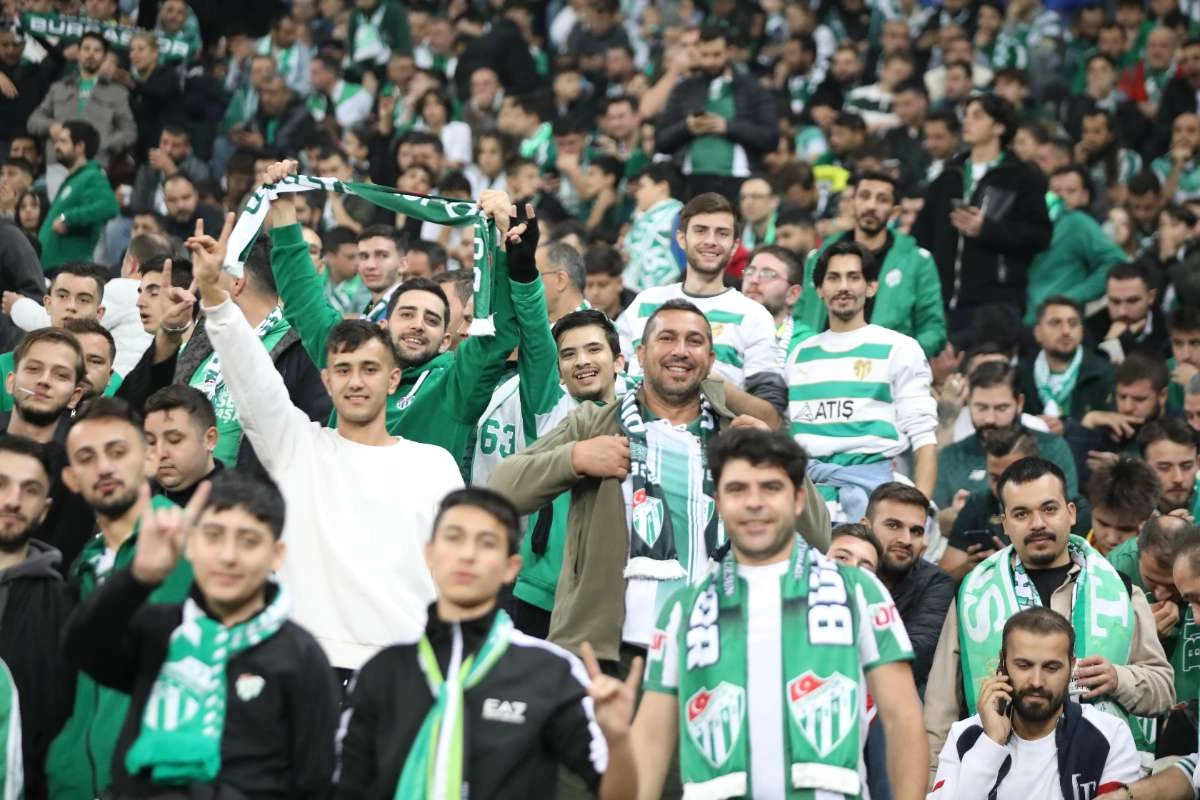 (FOTO GALERİ) Bursaspor-Menemen FK Taraftar Fotoğrafları-1