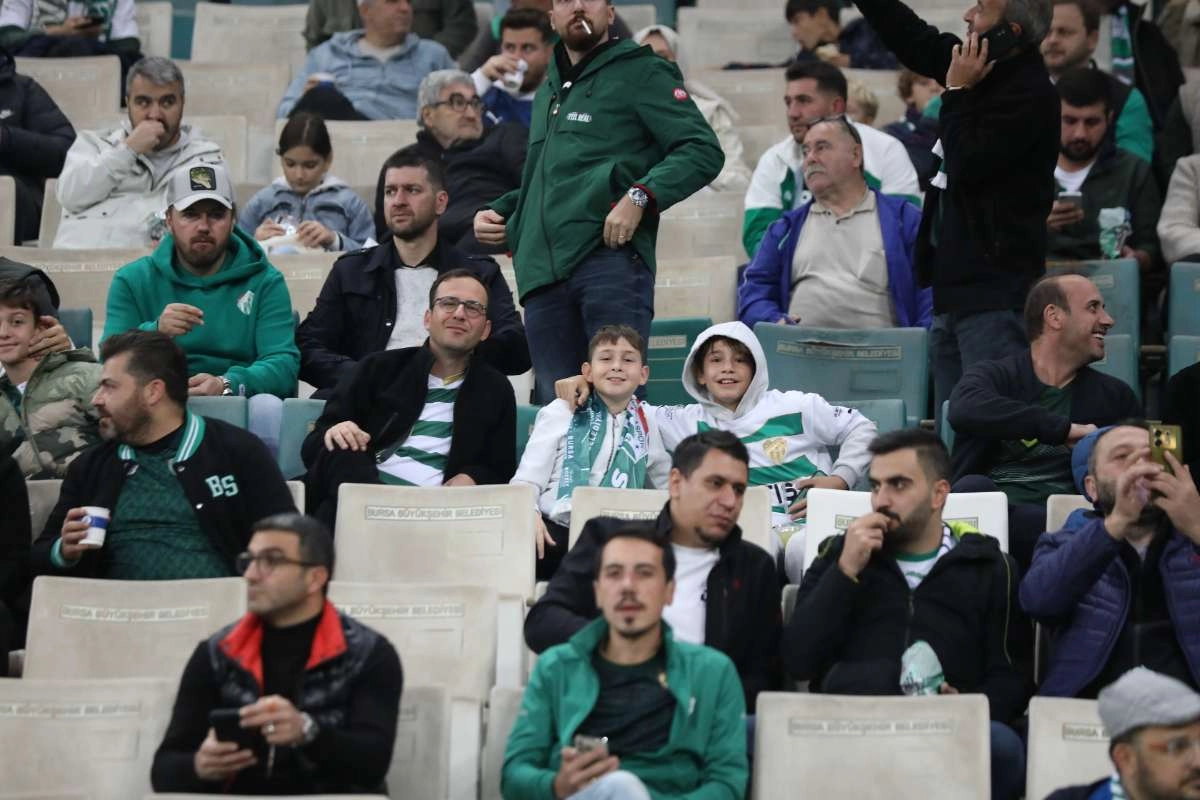 (FOTO GALERİ) Bursaspor-Menemen FK Taraftar Fotoğrafları-1