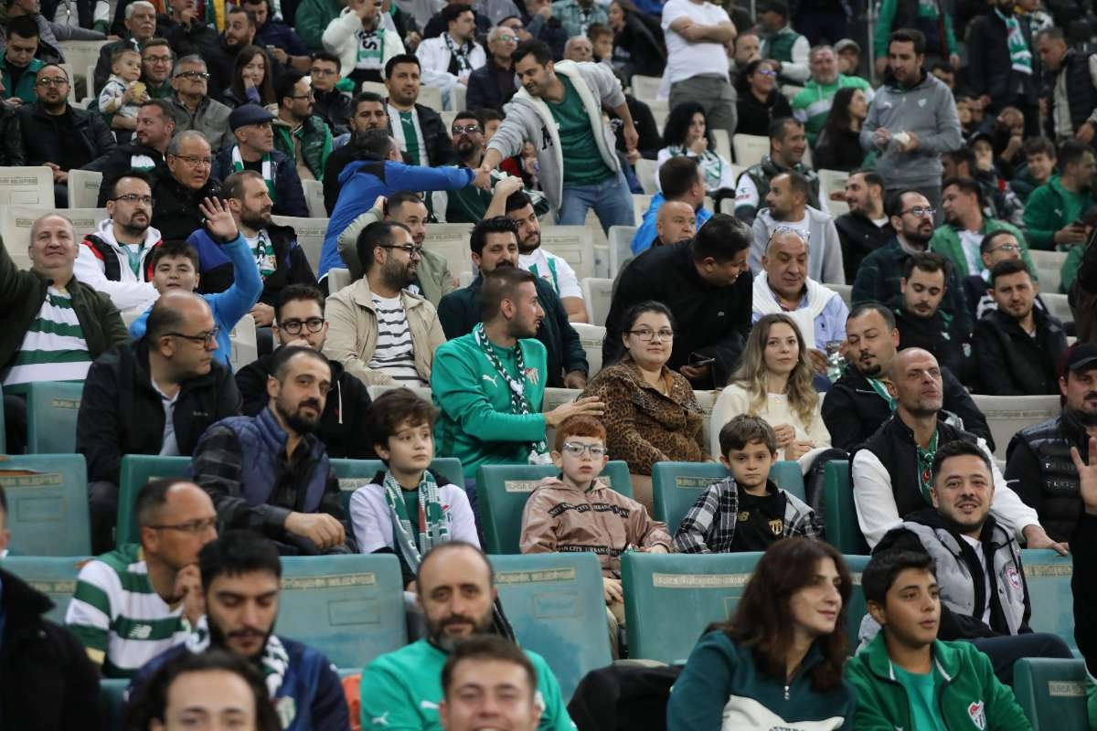 (FOTO GALERİ) Bursaspor-Menemen FK Taraftar Fotoğrafları-1