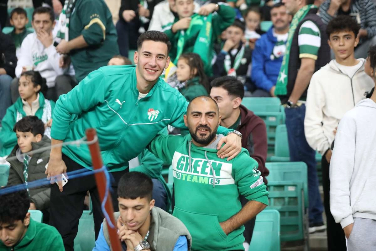 (FOTO GALERİ) Bursaspor-Menemen FK Taraftar Fotoğrafları-1