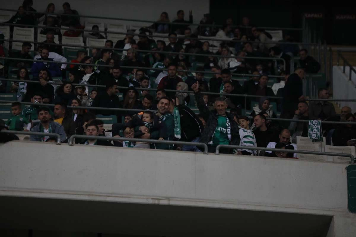 (FOTO GALERİ) Bursaspor-Menemen FK Taraftar Fotoğrafları-1
