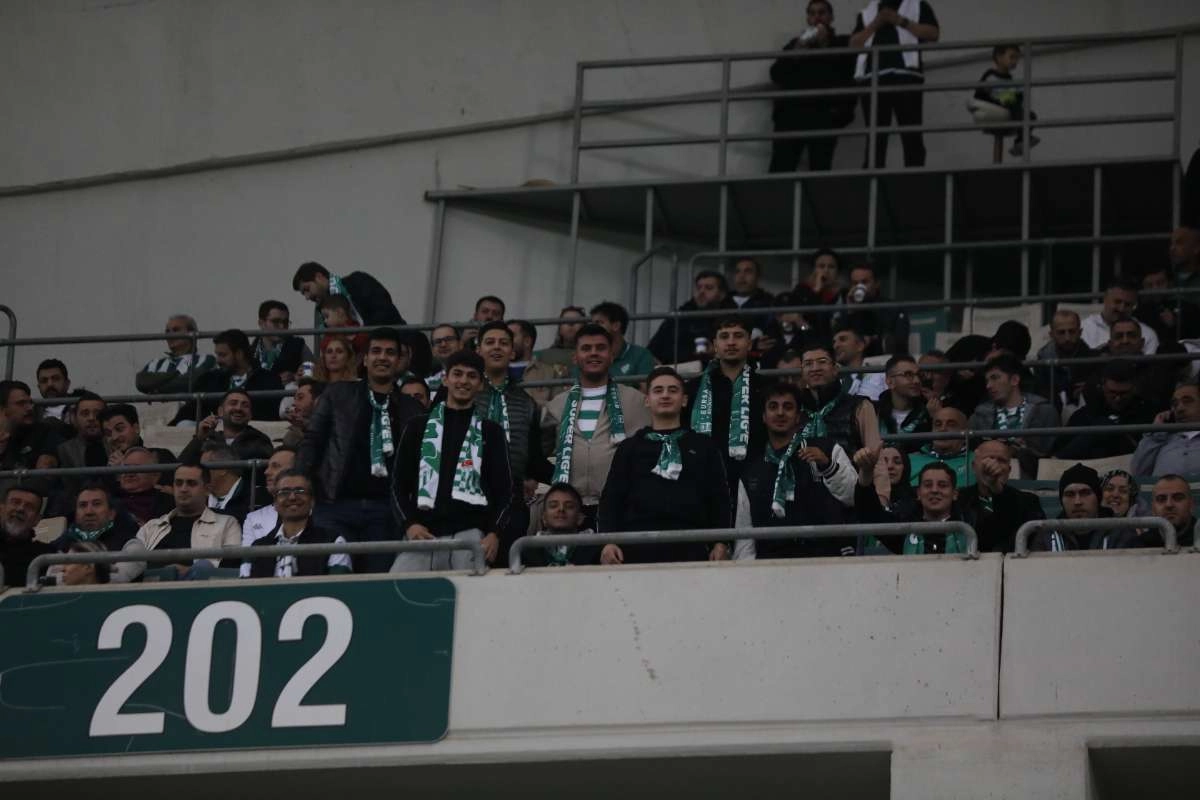 (FOTO GALERİ) Bursaspor-Menemen FK Taraftar Fotoğrafları-1