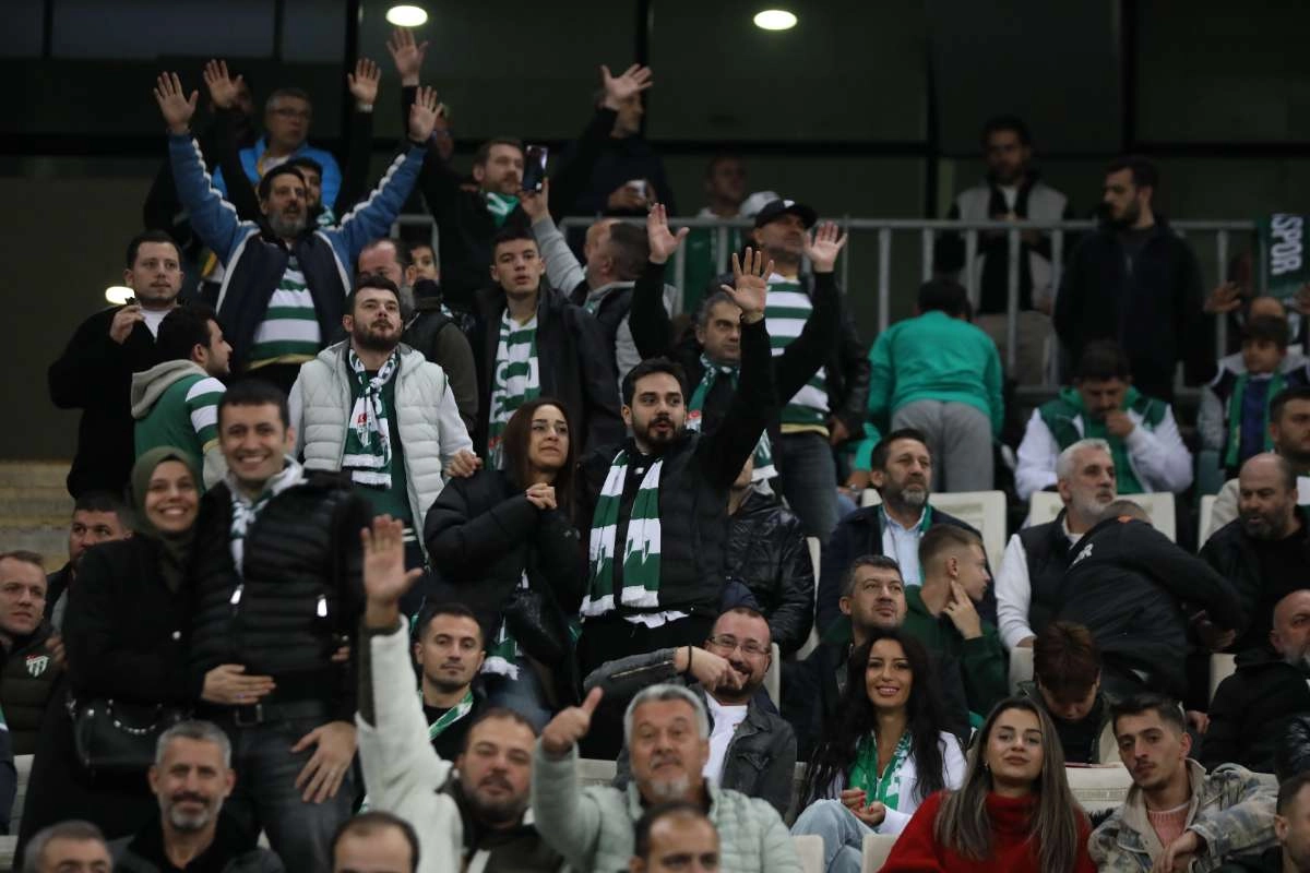 (FOTO GALERİ) Bursaspor-Menemen FK Taraftar Fotoğrafları-1