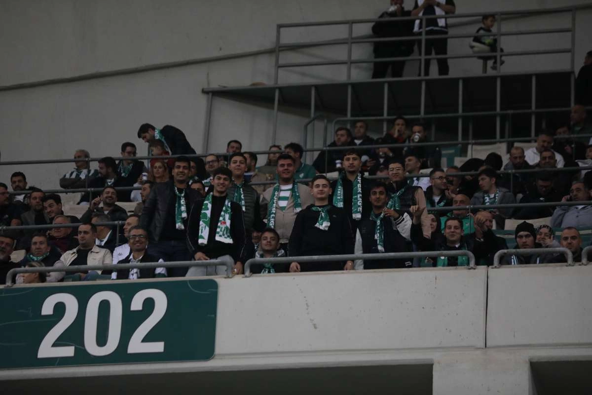 (FOTO GALERİ) Bursaspor-Menemen FK Taraftar Fotoğrafları-1