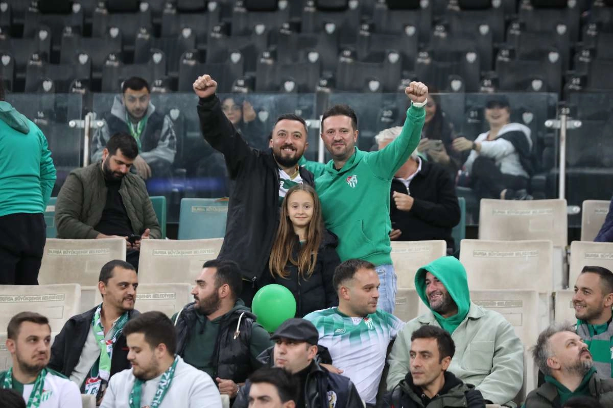 (FOTO GALERİ) Bursaspor-Menemen FK Taraftar Fotoğrafları-1