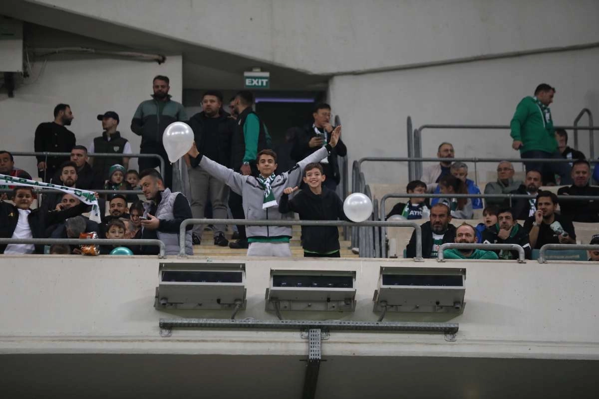 (FOTO GALERİ) Bursaspor-Menemen FK Taraftar Fotoğrafları-1