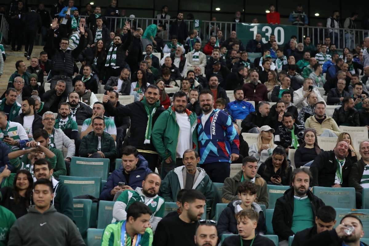 (FOTO GALERİ) Bursaspor-Menemen FK Taraftar Fotoğrafları-1