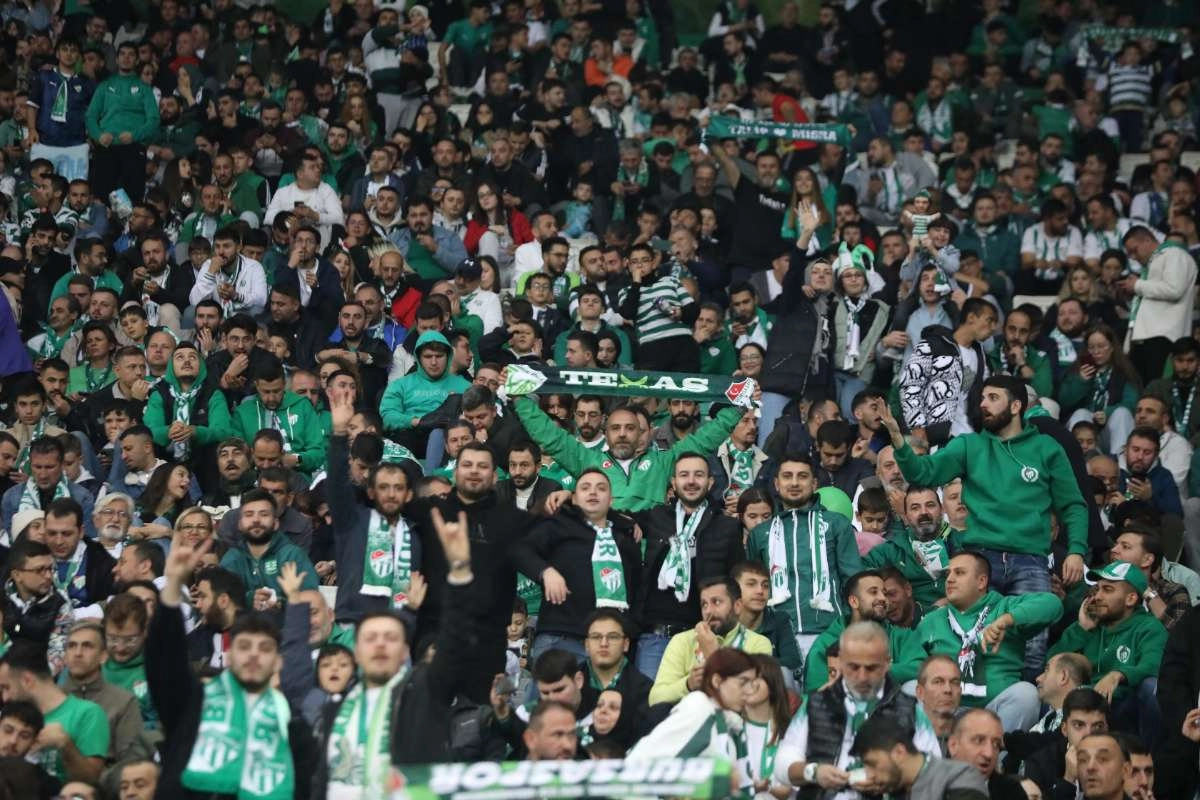 (FOTO GALERİ) Bursaspor-Menemen FK Taraftar Fotoğrafları-1