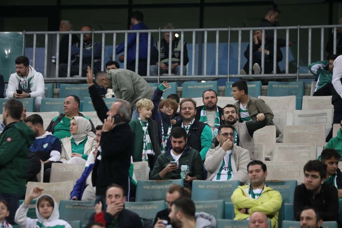 (FOTO GALERİ) Bursaspor-Menemen FK Taraftar Fotoğrafları-1