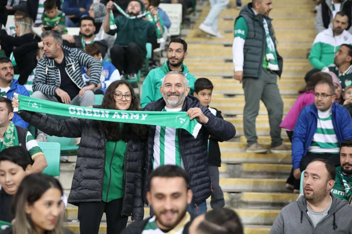 (FOTO GALERİ) Bursaspor-Menemen FK Taraftar Fotoğrafları-1