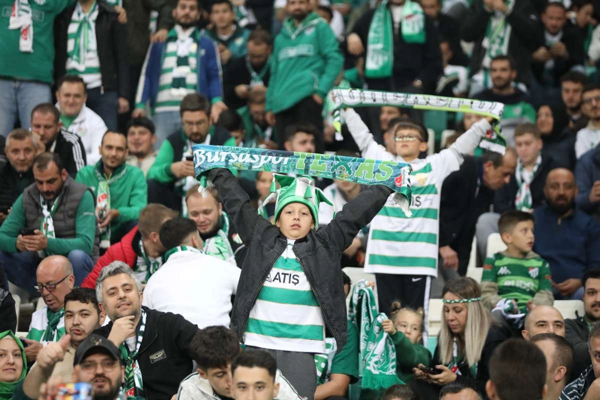 (FOTO GALERİ) Bursaspor-Menemen FK Taraftar Fotoğrafları-1