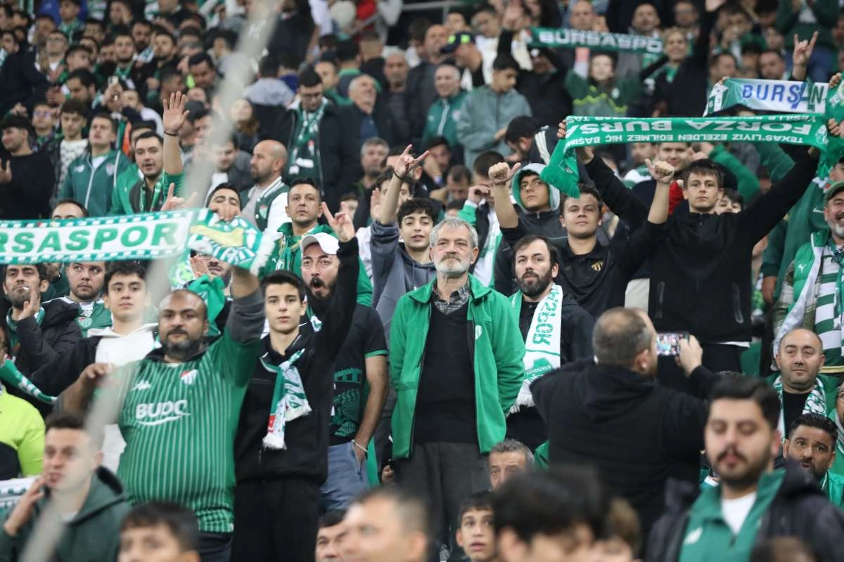 (FOTO GALERİ) Bursaspor-Menemen FK Taraftar Fotoğrafları-1