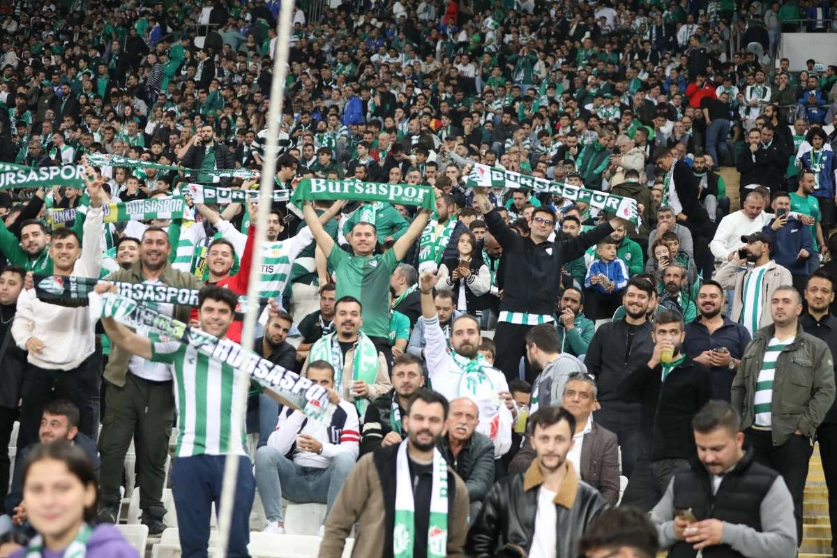 (FOTO GALERİ) Bursaspor-Menemen FK Taraftar Fotoğrafları-1