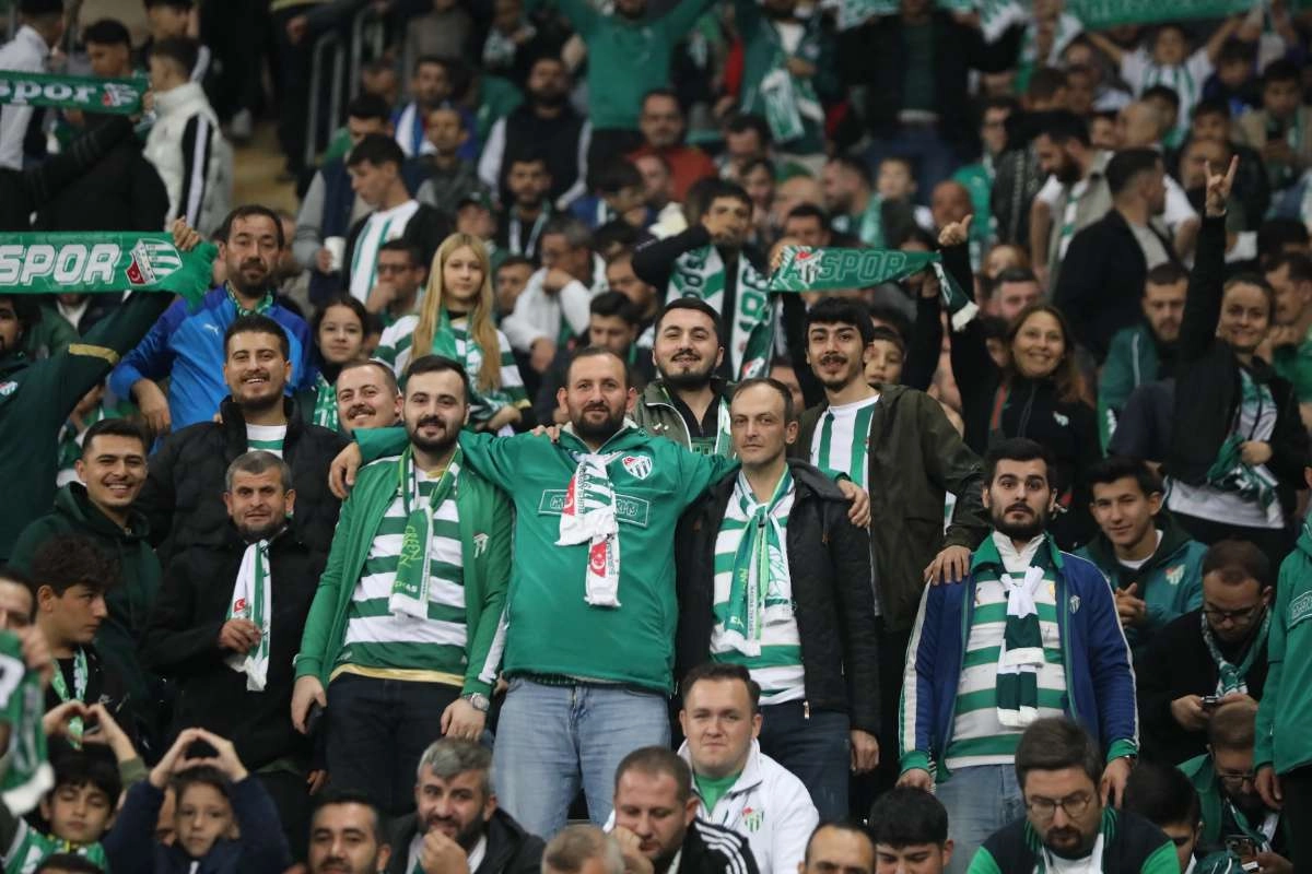 (FOTO GALERİ) Bursaspor-Menemen FK Taraftar Fotoğrafları-1