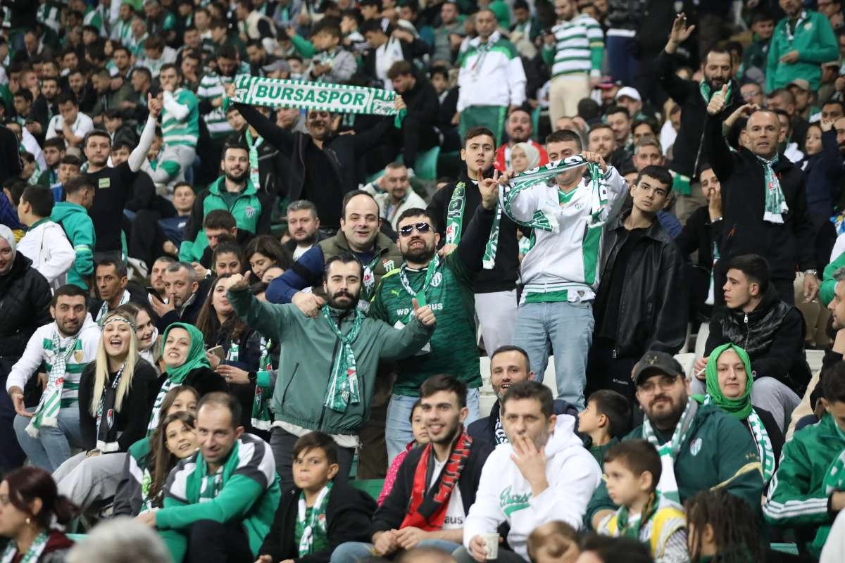 (FOTO GALERİ) Bursaspor-Menemen FK Taraftar Fotoğrafları-1