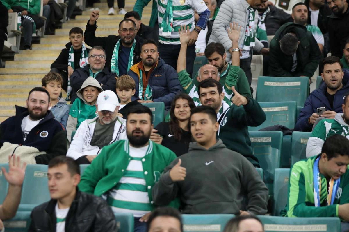 (FOTO GALERİ) Bursaspor-Menemen FK Taraftar Fotoğrafları-1
