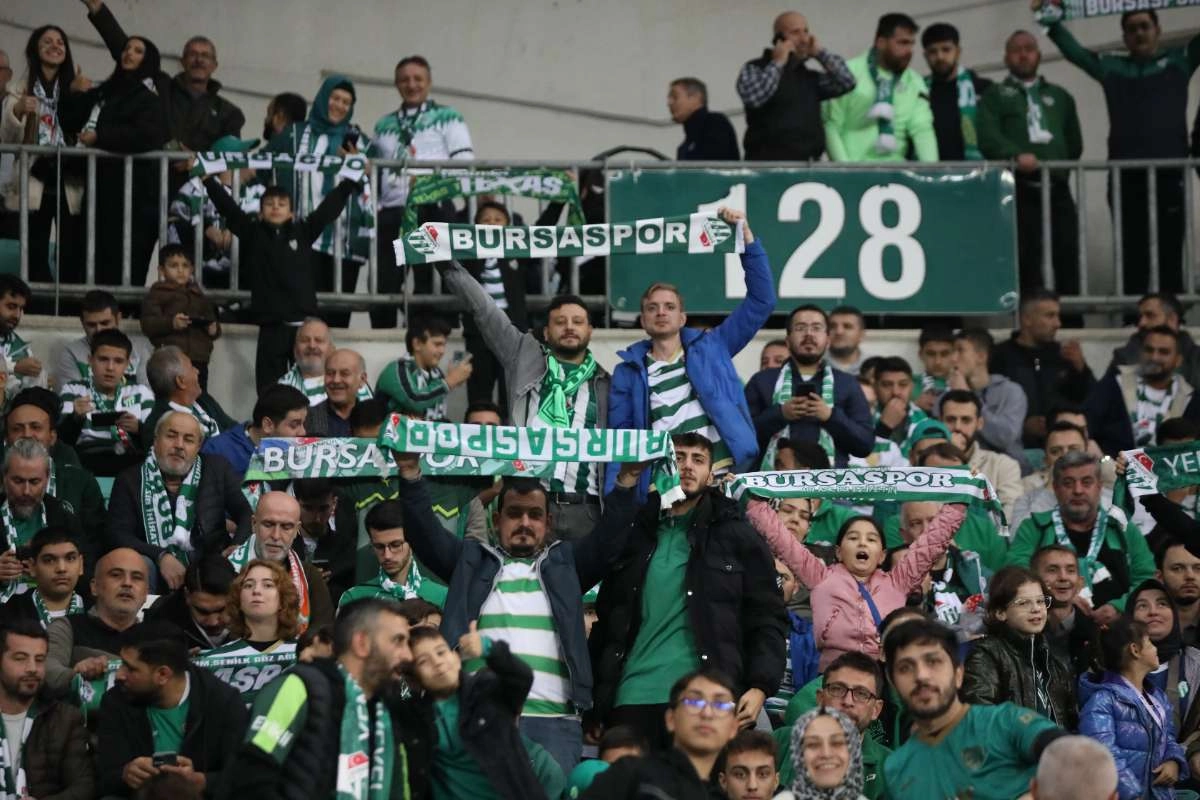 (FOTO GALERİ) Bursaspor-Menemen FK Taraftar Fotoğrafları-1