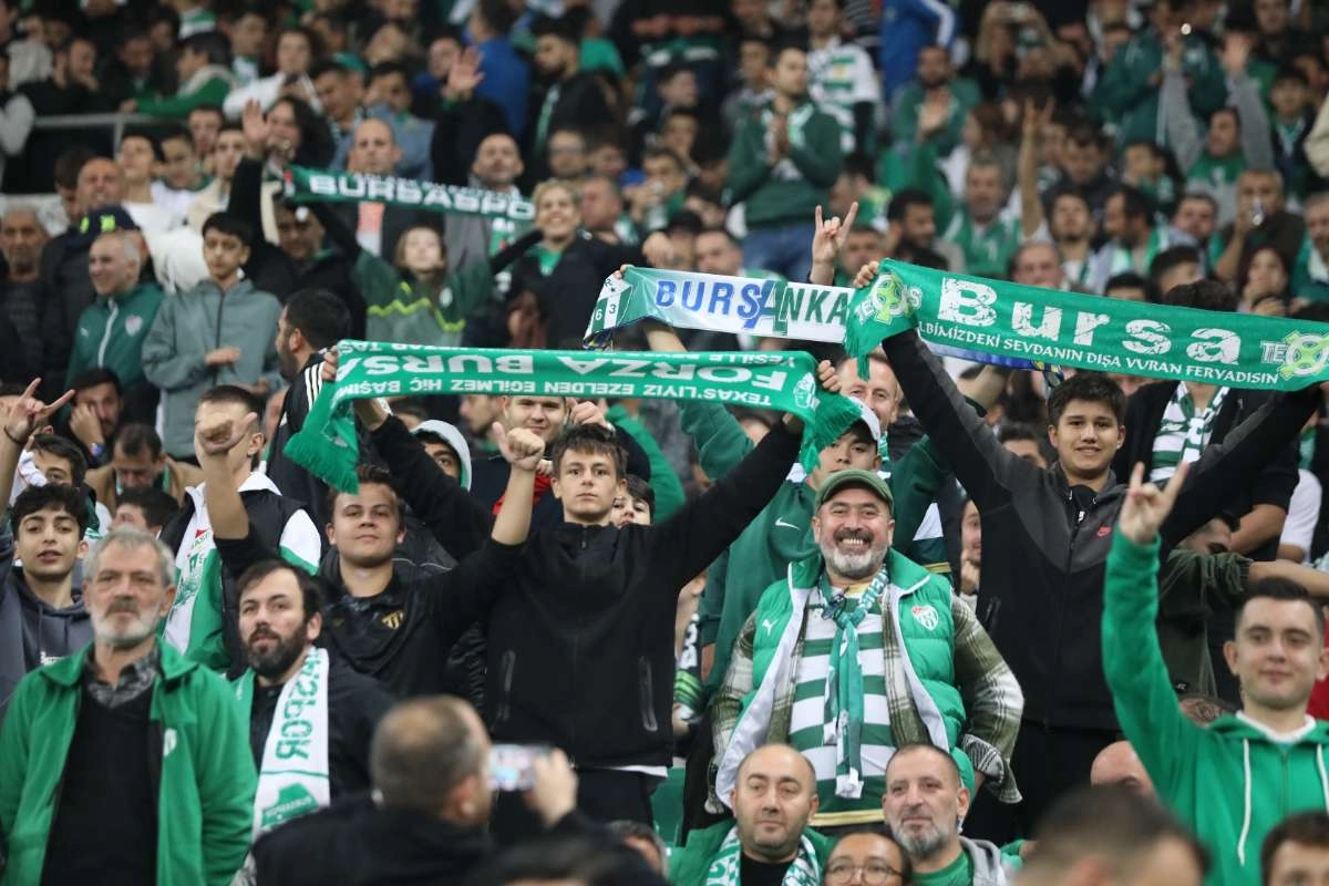 (FOTO GALERİ) Bursaspor-Menemen FK Taraftar Fotoğrafları-1