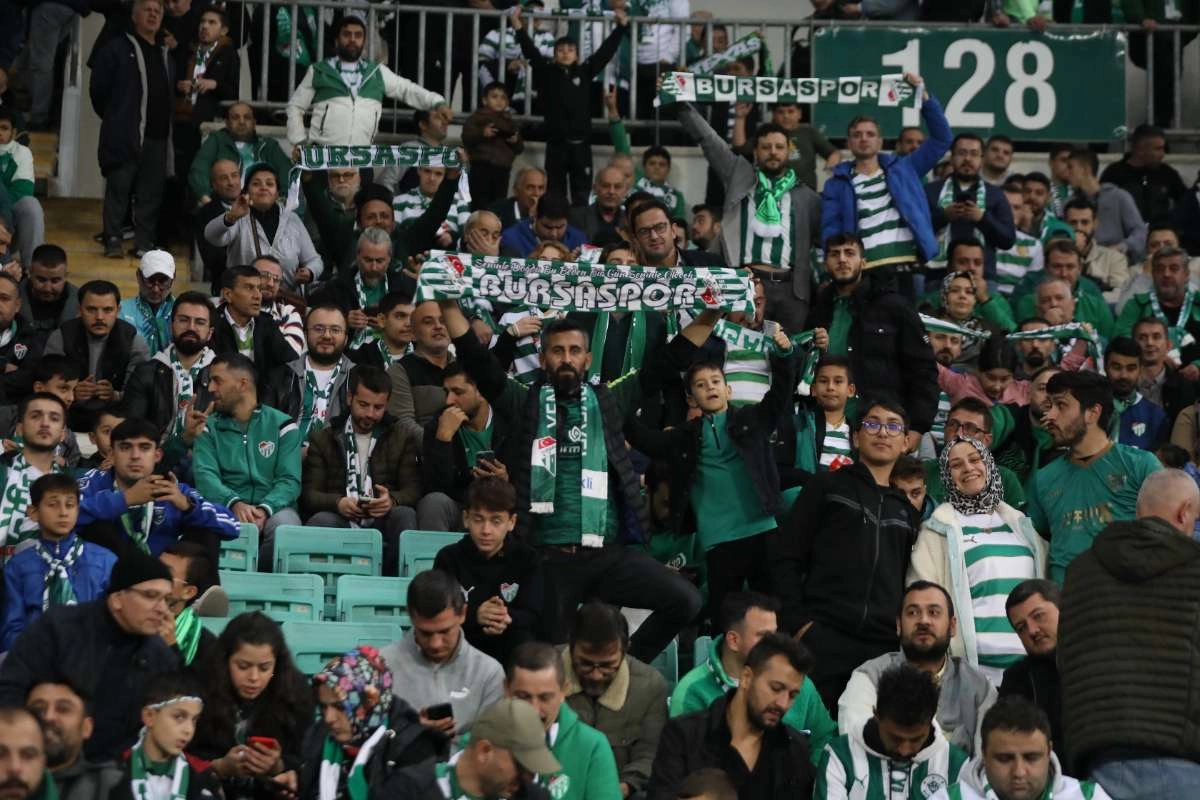 (FOTO GALERİ) Bursaspor-Menemen FK Taraftar Fotoğrafları-1