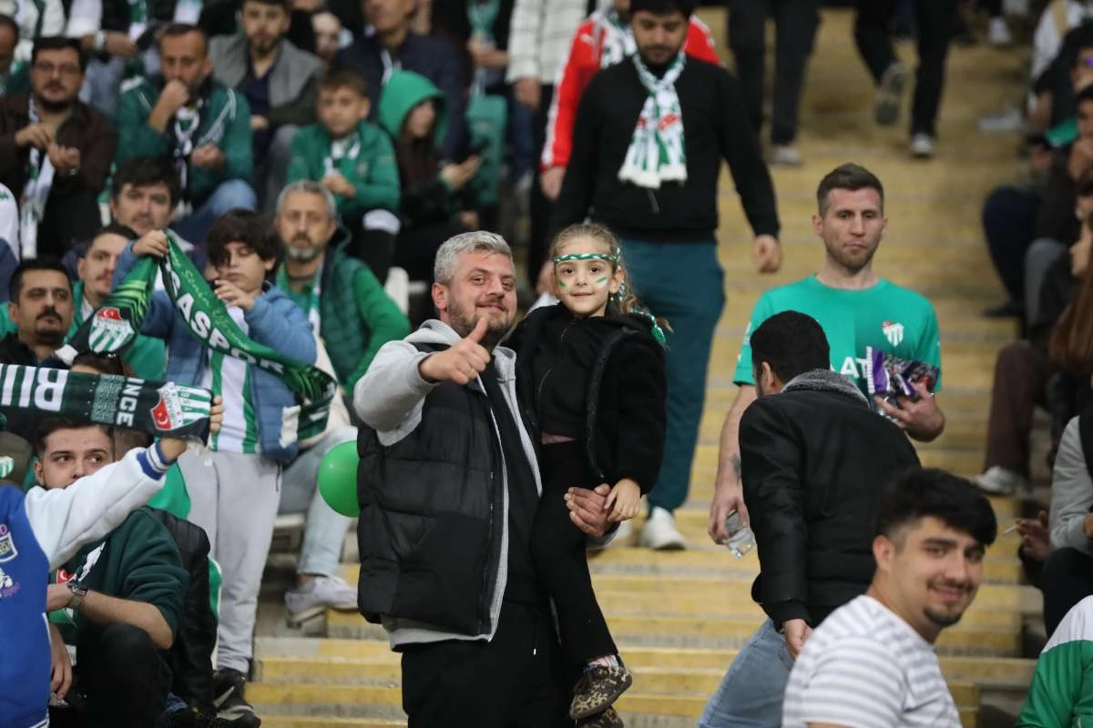 (FOTO GALERİ) Bursaspor-Menemen FK Taraftar Fotoğrafları-1