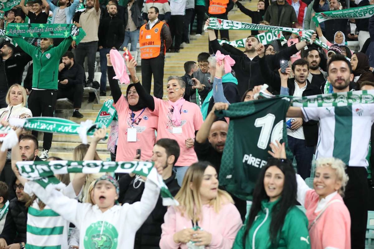 (FOTO GALERİ) Bursaspor-Menemen FK Taraftar Fotoğrafları-2