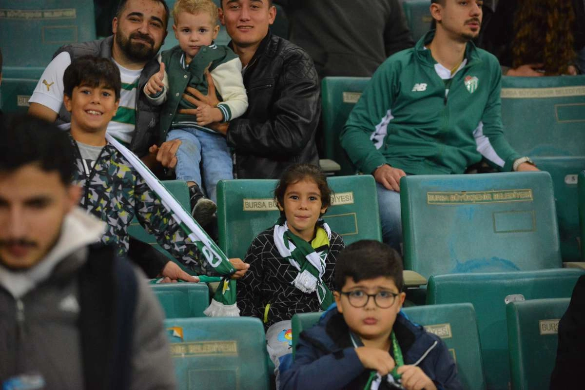 (FOTO GALERİ) Bursaspor-Menemen FK Taraftar Fotoğrafları-3