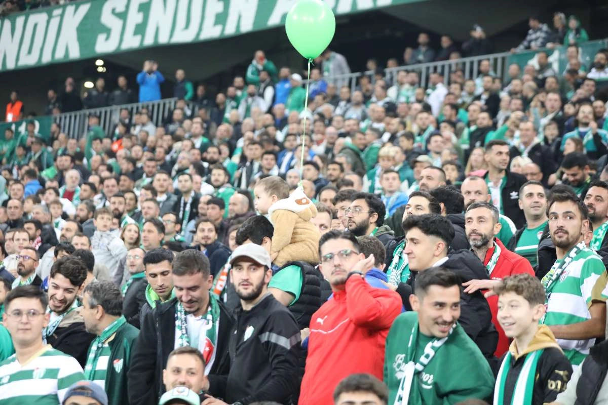 (FOTO GALERİ) Bursaspor-Menemen FK Taraftar Fotoğrafları-2