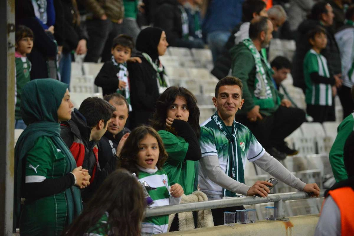 (FOTO GALERİ) Bursaspor-Menemen FK Taraftar Fotoğrafları-3