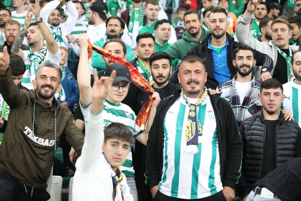 (FOTO GALERİ) Bursaspor-Menemen FK Taraftar Fotoğrafları-2