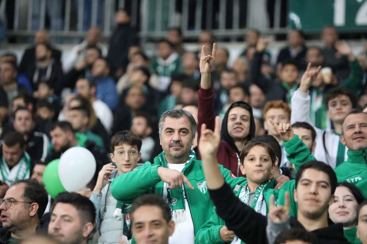 (FOTO GALERİ) Bursaspor-Menemen FK Taraftar Fotoğrafları-2