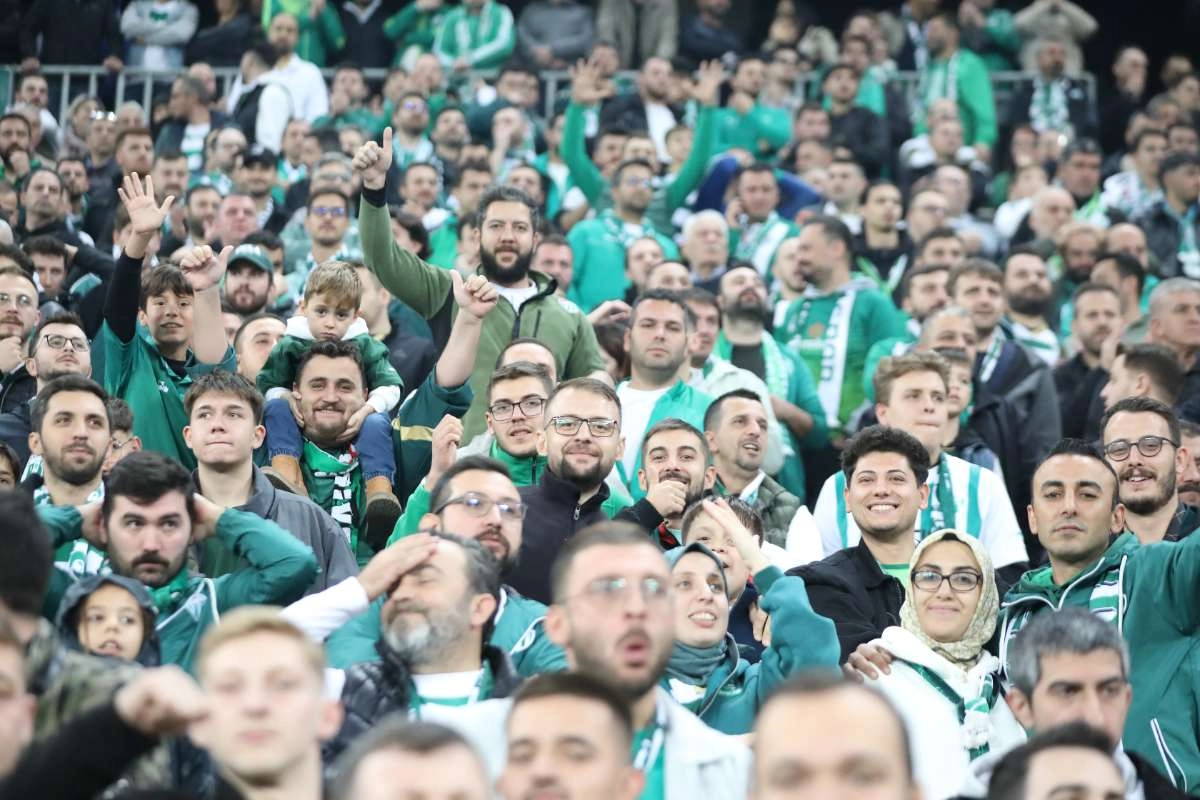(FOTO GALERİ) Bursaspor-Menemen FK Taraftar Fotoğrafları-2