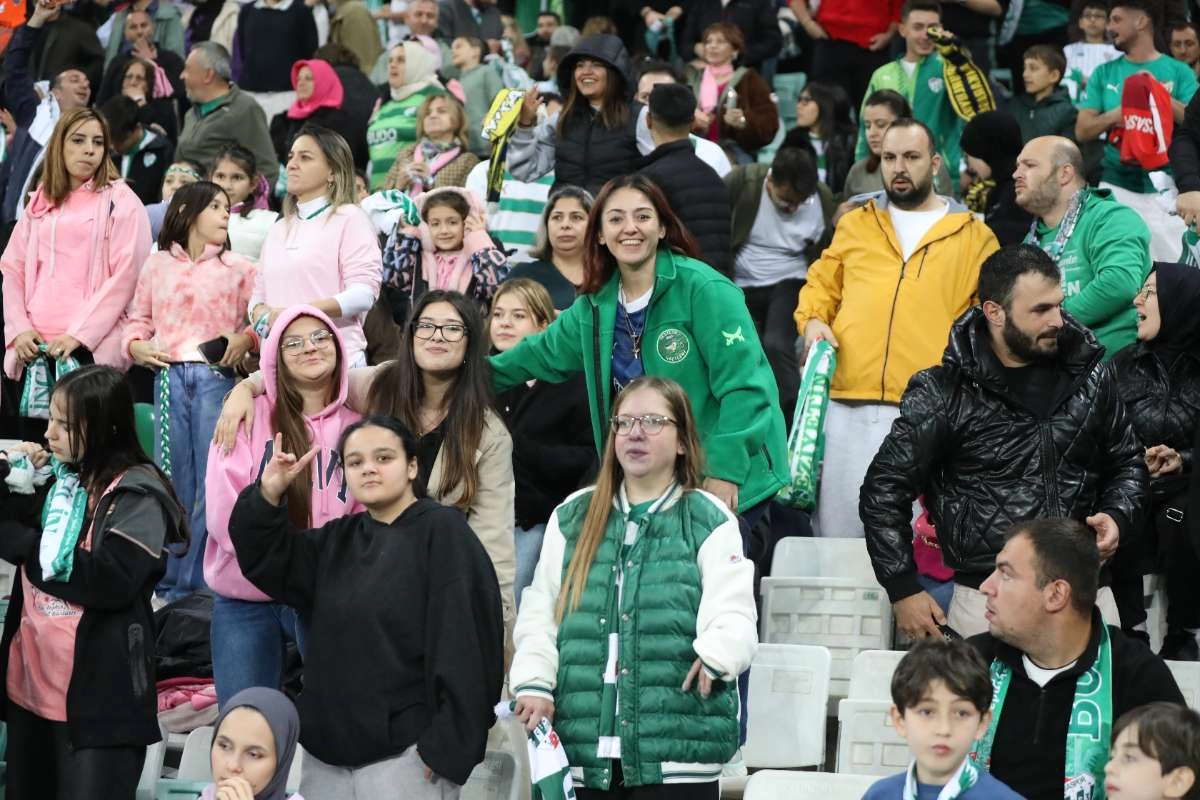(FOTO GALERİ) Bursaspor-Menemen FK Taraftar Fotoğrafları-2