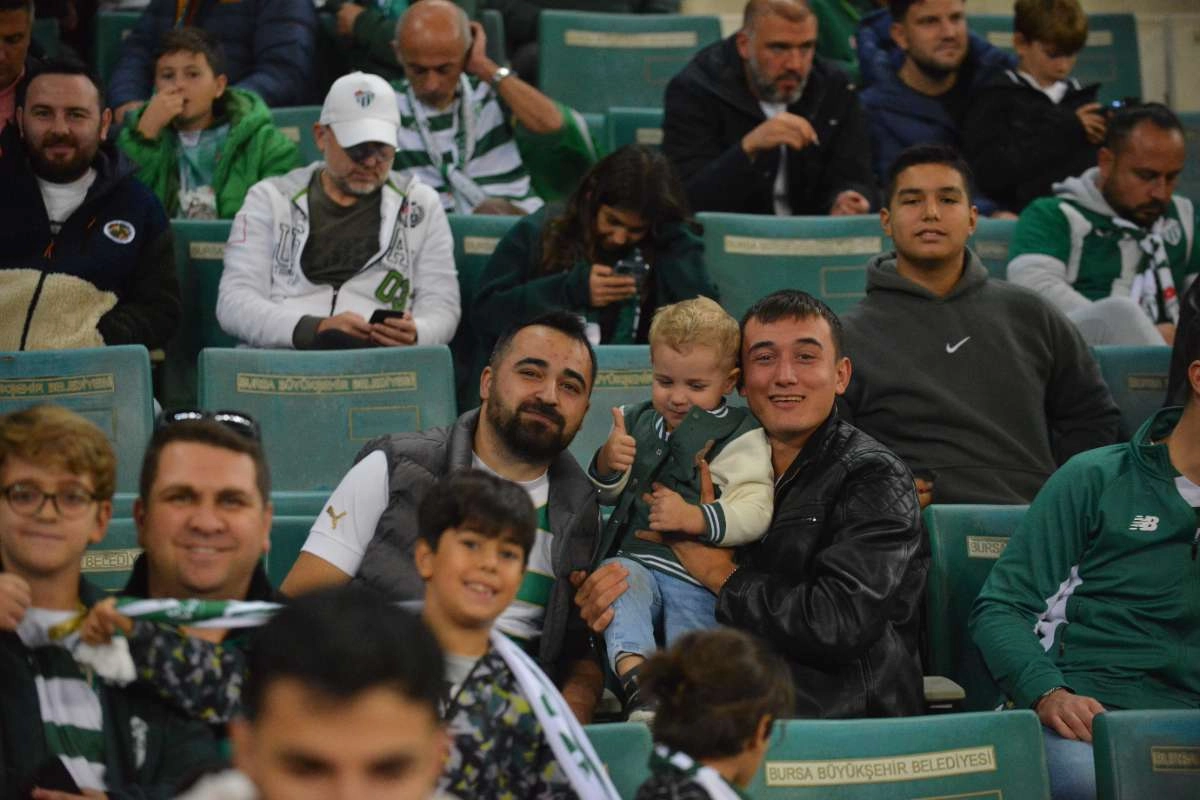 (FOTO GALERİ) Bursaspor-Menemen FK Taraftar Fotoğrafları-3