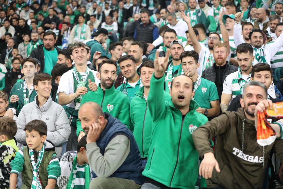 (FOTO GALERİ) Bursaspor-Menemen FK Taraftar Fotoğrafları-2