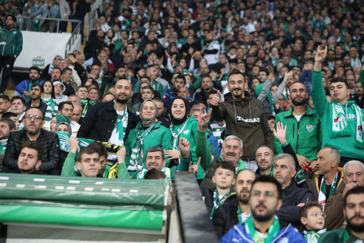(FOTO GALERİ) Bursaspor-Menemen FK Taraftar Fotoğrafları-2
