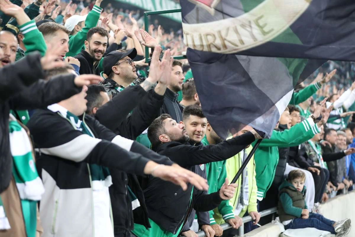 (FOTO GALERİ) Bursaspor-Menemen FK Taraftar Fotoğrafları-2