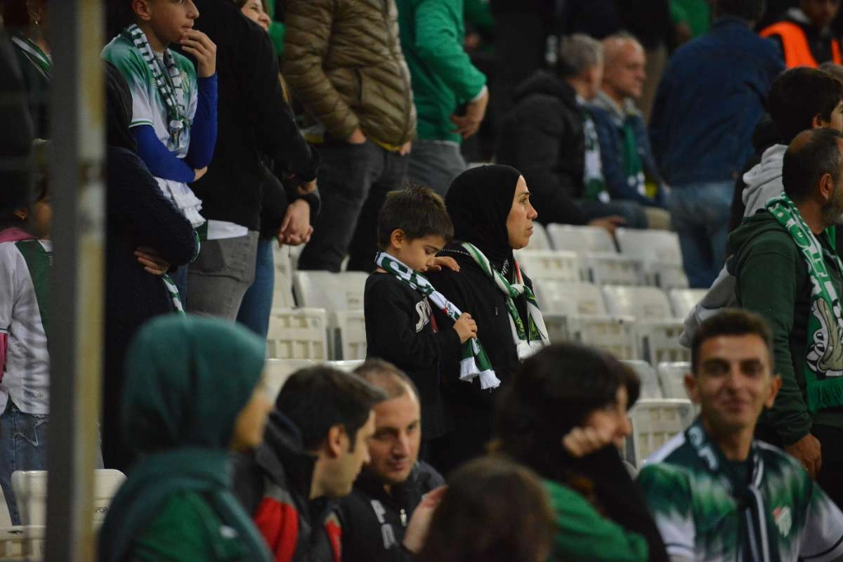 (FOTO GALERİ) Bursaspor-Menemen FK Taraftar Fotoğrafları-3