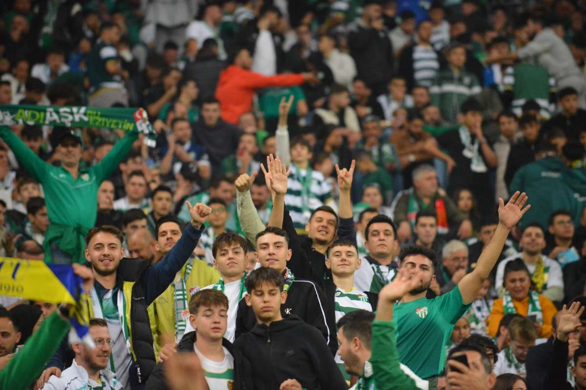 (FOTO GALERİ) Bursaspor-Menemen FK Taraftar Fotoğrafları-3