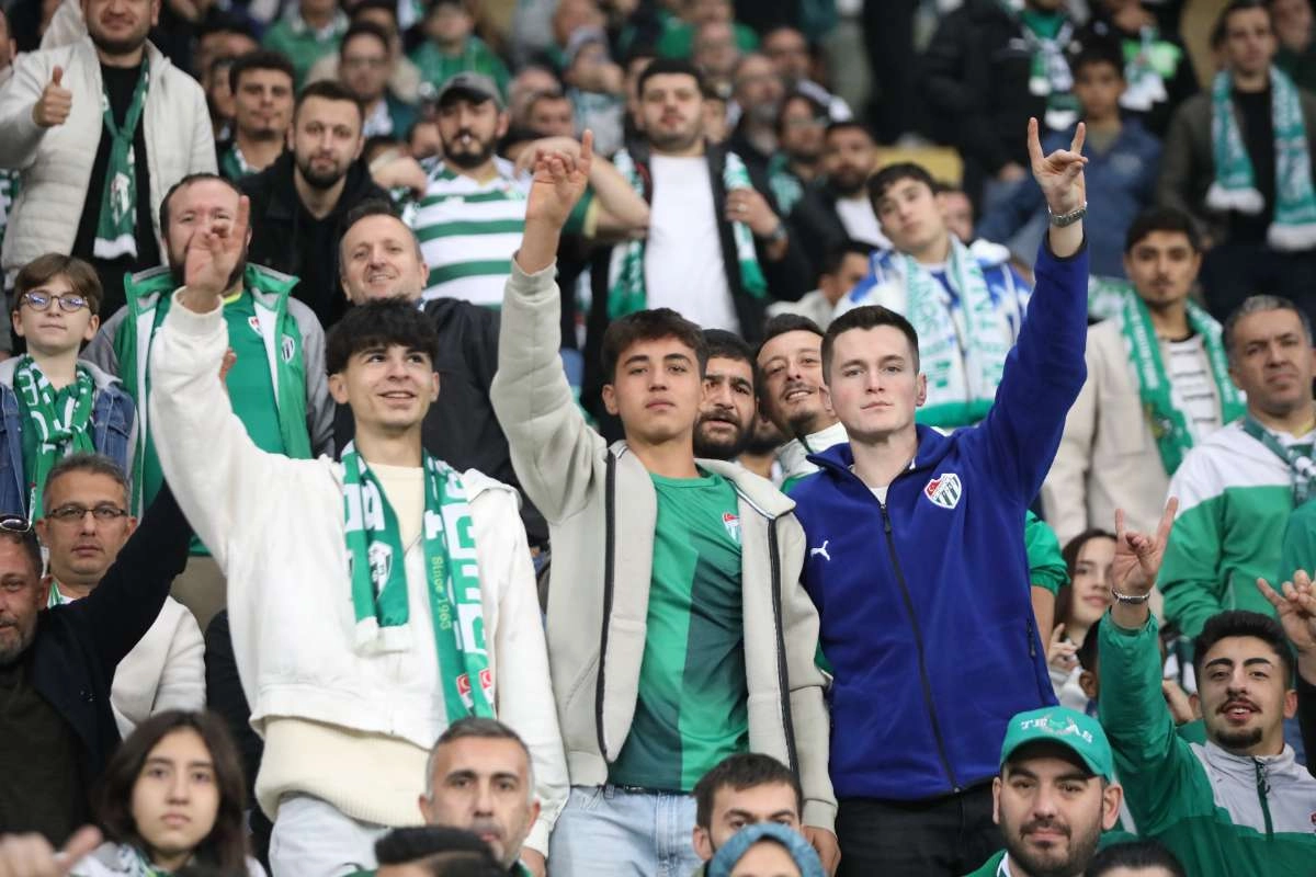 (FOTO GALERİ) Bursaspor-Menemen FK Taraftar Fotoğrafları-2