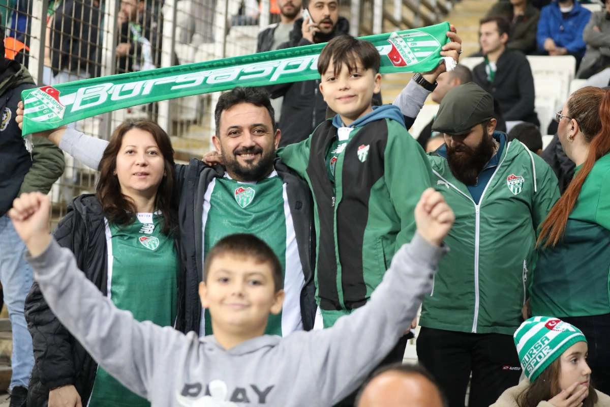 (FOTO GALERİ) Bursaspor-Menemen FK Taraftar Fotoğrafları-2