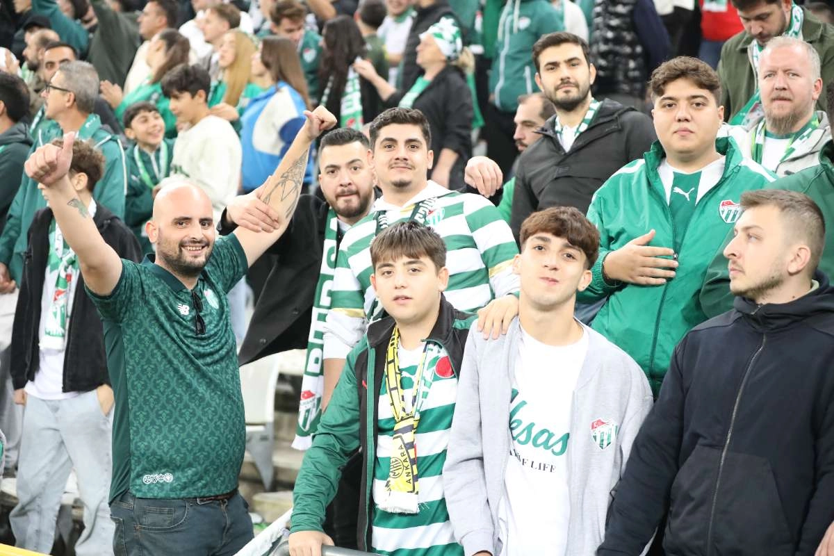 (FOTO GALERİ) Bursaspor-Menemen FK Taraftar Fotoğrafları-2