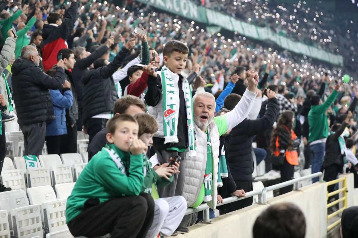 (FOTO GALERİ) Bursaspor-Menemen FK Taraftar Fotoğrafları-2