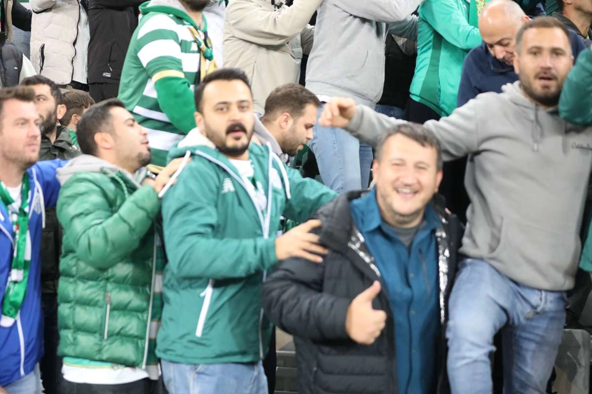 (FOTO GALERİ) Bursaspor-Menemen FK Taraftar Fotoğrafları-2